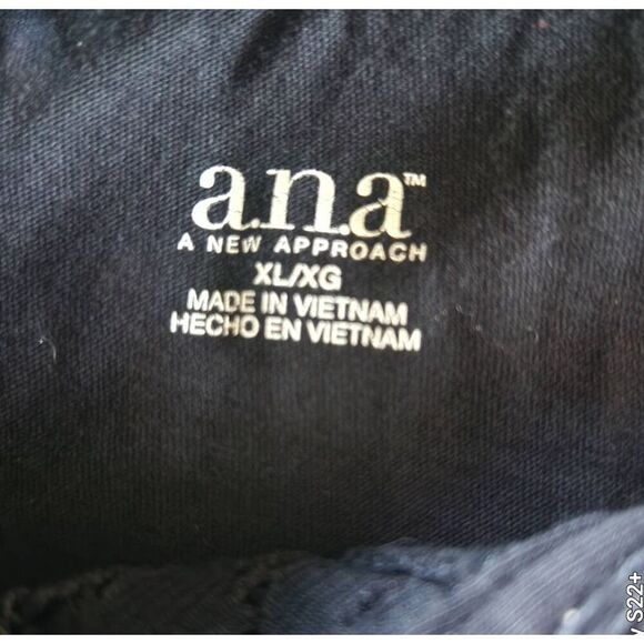 T35 a.n.a half button black lacy top - Picture 11 of 11